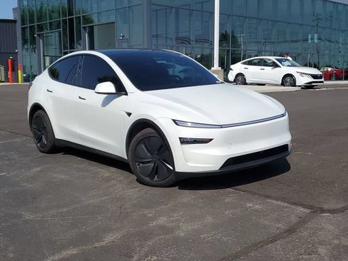 Used 2026 Tesla Model Y AWD image 31