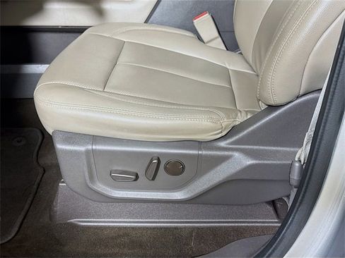 Used 2021 Ford Expedition XLT image 18