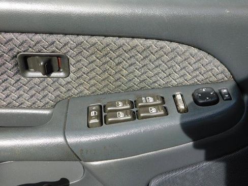 Used 2002 Chevrolet Avalanche 2WD image 12