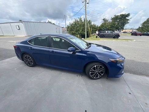 Used 2025 Toyota Camry XLE FWD image 16