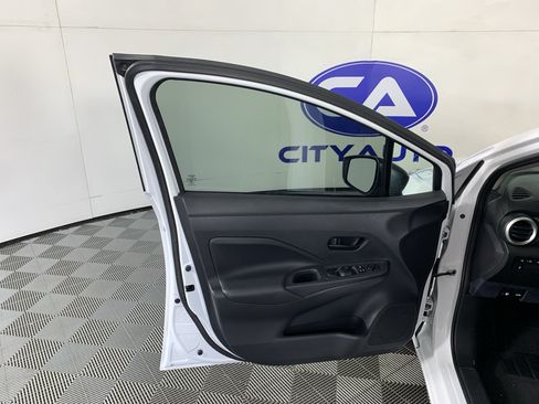 Used 2022 Nissan Versa S FWD image 13