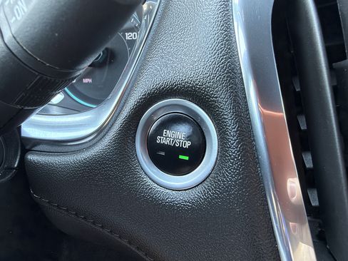 Used 2023 Chevrolet Traverse LT FWD image 19