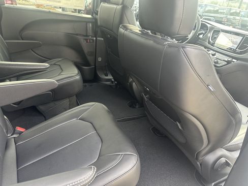 New 2026 Chrysler Pacifica Select FWD image 25