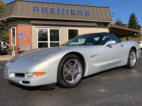 Used 2000 Chevrolet Corvette Convertible w/ Memory Pkg image 9