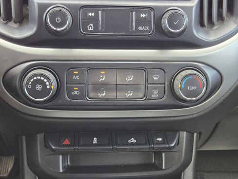 Used 2022 Chevrolet Colorado LT w/ LT Convenience Package AWD/4WD image 15