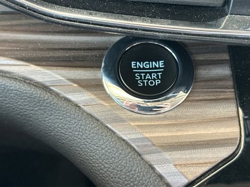 Used 2022 Ford Explorer Limited w/ Equipment Group 301A image 34