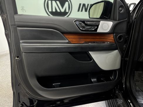Used 2019 Lincoln Navigator Reserve AWD/4WD image 15