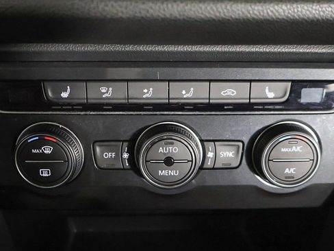 Used 2018 Volkswagen Tiguan SEL image 42