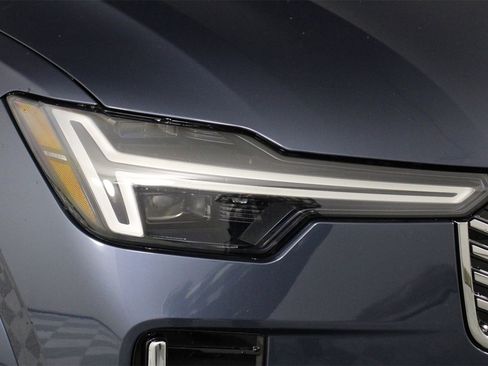 New 2025 Volvo XC90 B6 Core image 14