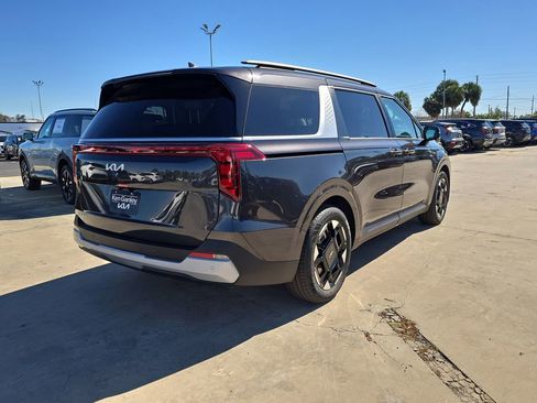 New 2026 Kia Carnival EX FWD image 8