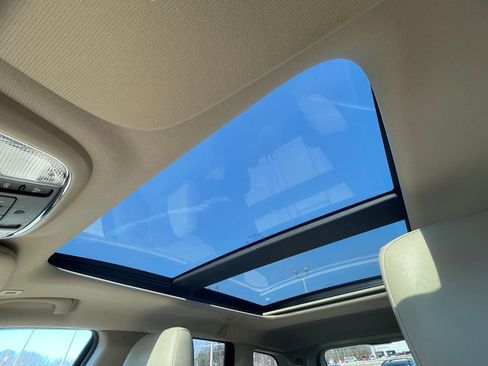 Used 2017 Jeep Grand Cherokee Limited w/ Luxury Group II image 8