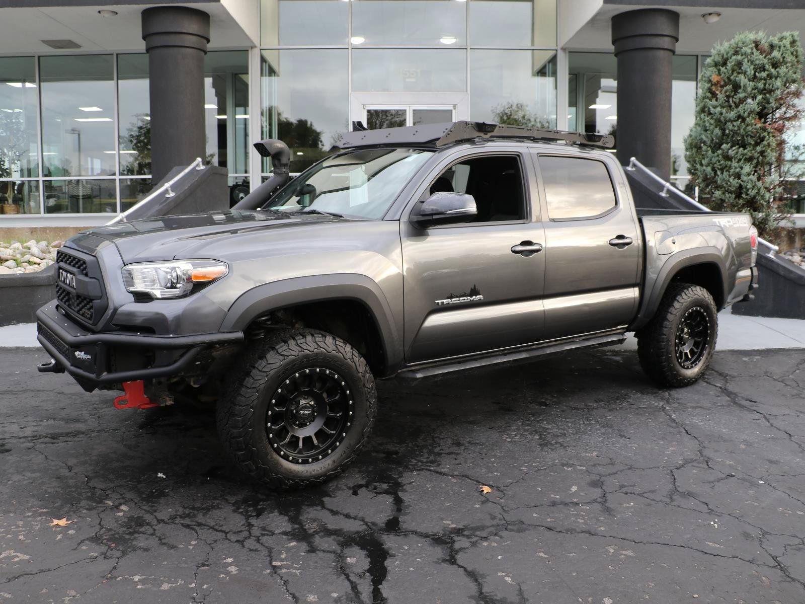 Used 2021 Toyota Tacoma TRD Off-Road AWD/4WD image 1