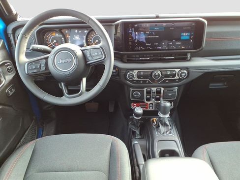 Used 2025 Jeep Wrangler Unlimited Rubicon image 8