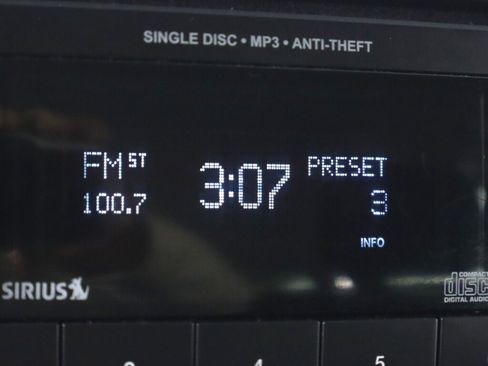 Used 2015 Dodge Grand Caravan American Value Package w/ UConnect Hands-Free Group image 17