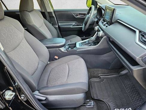 Used 2019 Toyota RAV4 XLE w/ Convenience Package FWD image 20