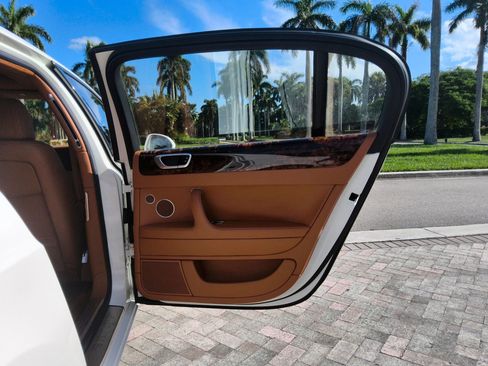 Used 2013 Bentley Flying Spur Flying Spur image 33