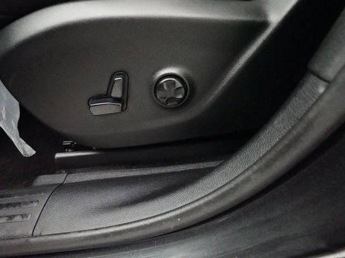 Used 2015 Jeep Cherokee Latitude w/ Comfort/Convenience Group image 27