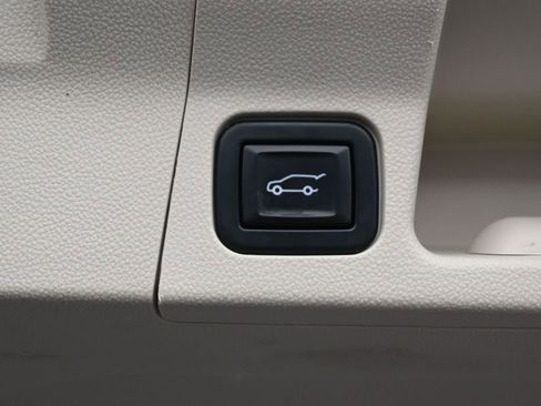 Used 2021 GMC Acadia Denali w/ Denali Ultimate Package AWD/4WD image 39