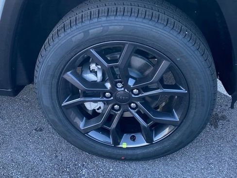 New 2025 Jeep Grand Cherokee Limited image 11