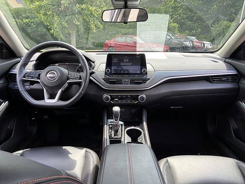 Certified 2024 Nissan Altima 2.5 SR FWD image 16