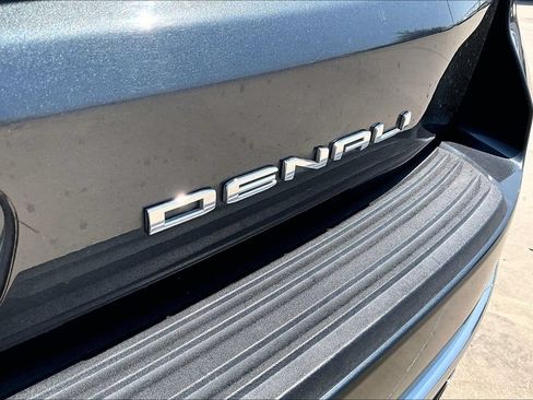 Used 2021 GMC Yukon Denali w/ Denali Premium Package AWD/4WD image 40