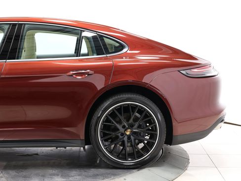 Used 2022 Porsche Panamera image 10