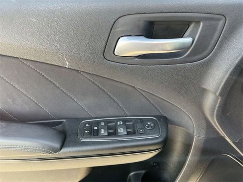 Used 2023 Dodge Charger SXT w/ Blacktop Package image 11