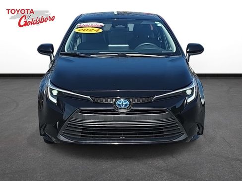 Used 2024 Toyota Corolla LE image 2