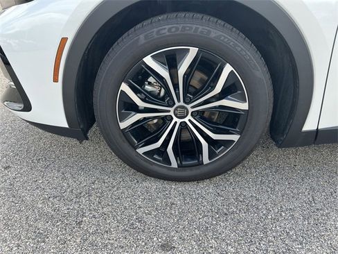 Used 2025 Toyota Crown XLE image 31