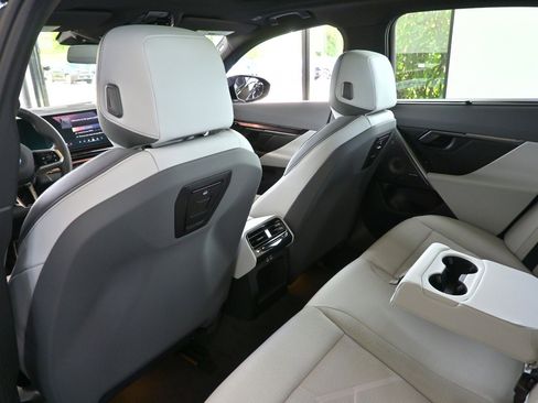 New 2024 BMW i5 eDrive40i w/ Executive Package image 13