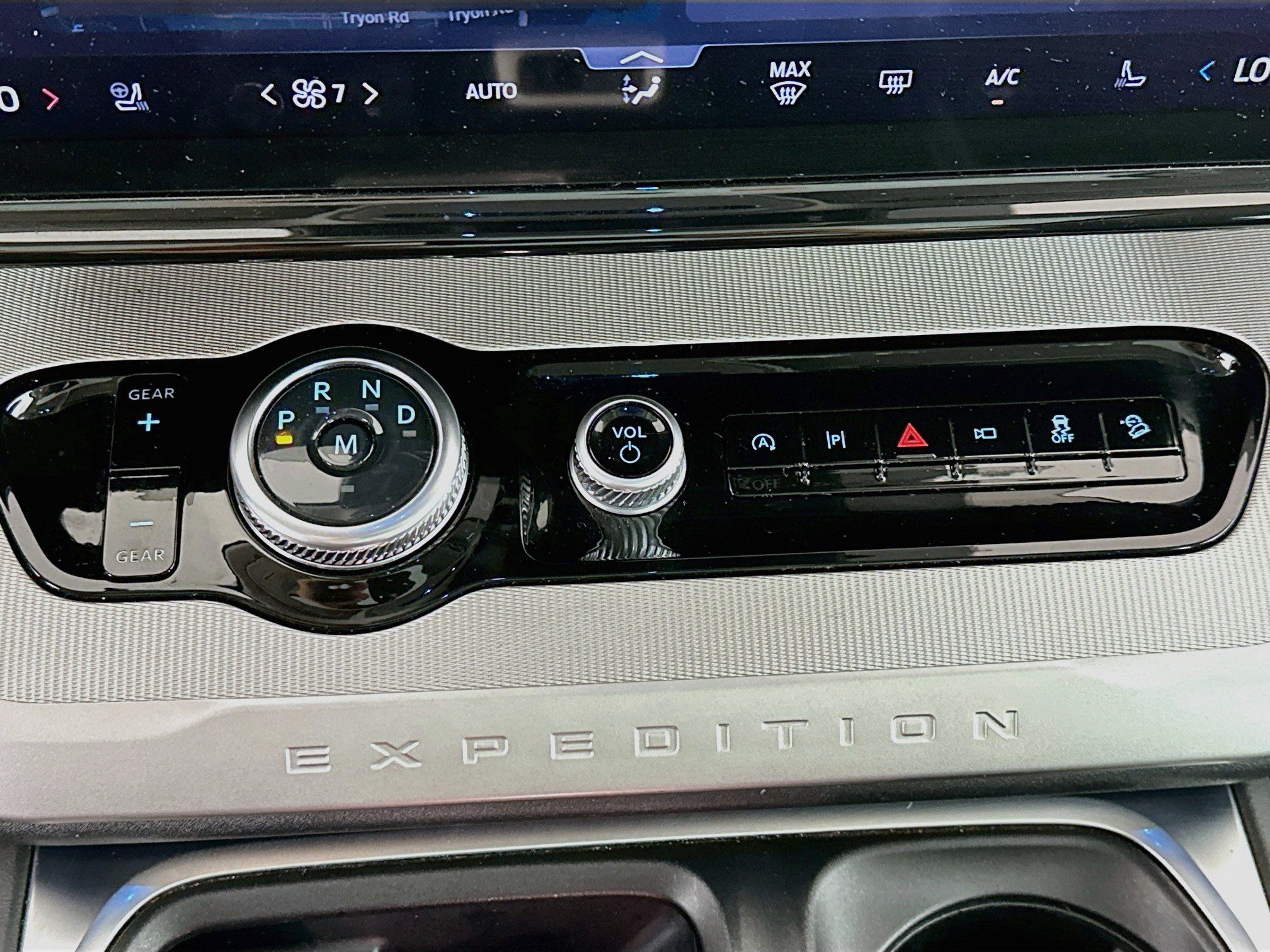 Used 2025 Ford Expedition Active AWD/4WD image 25