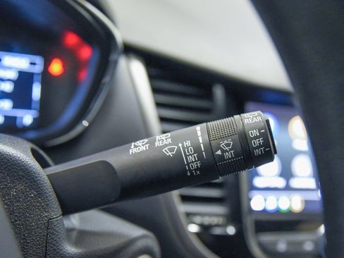 Used 2021 Chevrolet Trax LS image 21