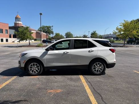 Used 2023 Chevrolet Equinox LS w/ Driver Confidence II Package AWD/4WD image 2