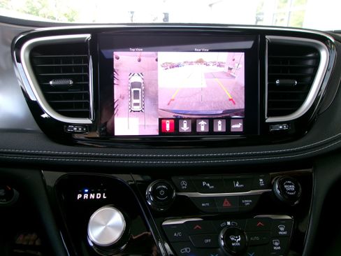 New 2026 Chrysler Pacifica Select image 16