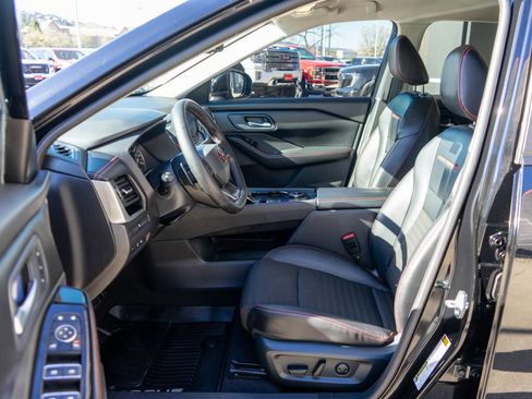 Used 2025 Nissan Rogue SV w/ Rock Creek Premium Package image 11