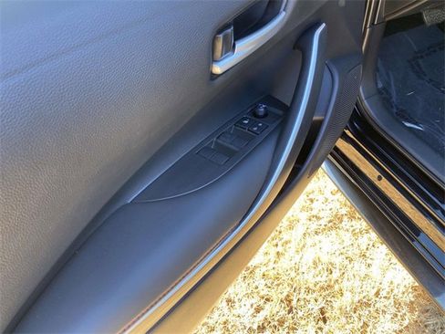 Used 2024 Toyota Corolla SE image 18