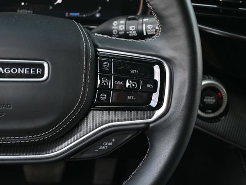 Used 2022 Jeep Grand Wagoneer Series II AWD/4WD image 18