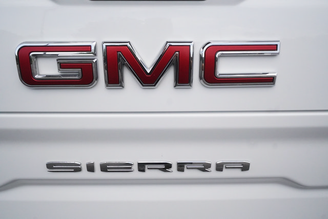 Used 2024 GMC Sierra 1500 AT4 w/ Technology Package AWD/4WD image 41