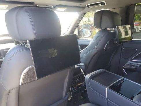 Used 2023 Land Rover Range Rover Autobiography image 32