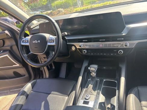 Used 2024 Kia Telluride LX FWD image 11