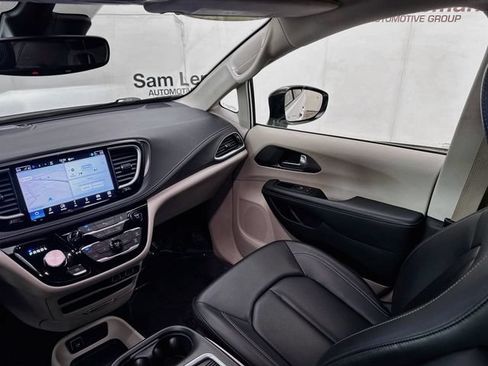 Used 2024 Chrysler Pacifica Limited FWD image 22