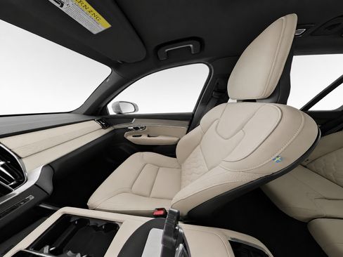 Certified 2026 Volvo XC90 B6 Core AWD/4WD image 11