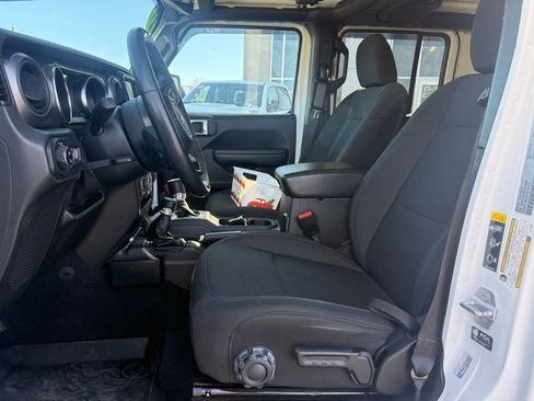 Used 2021 Jeep Gladiator Mojave AWD/4WD image 12