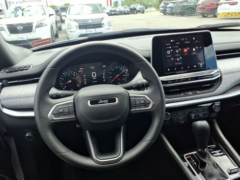 Used 2025 Jeep Compass Sport AWD/4WD image 9