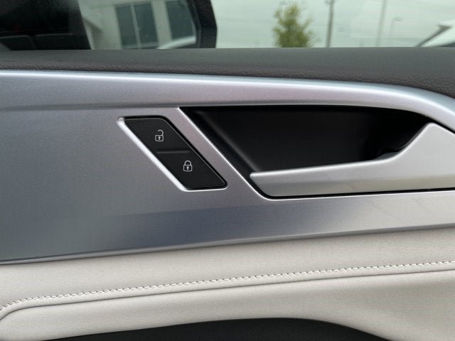 New 2025 Volkswagen Taos SE FWD image 32