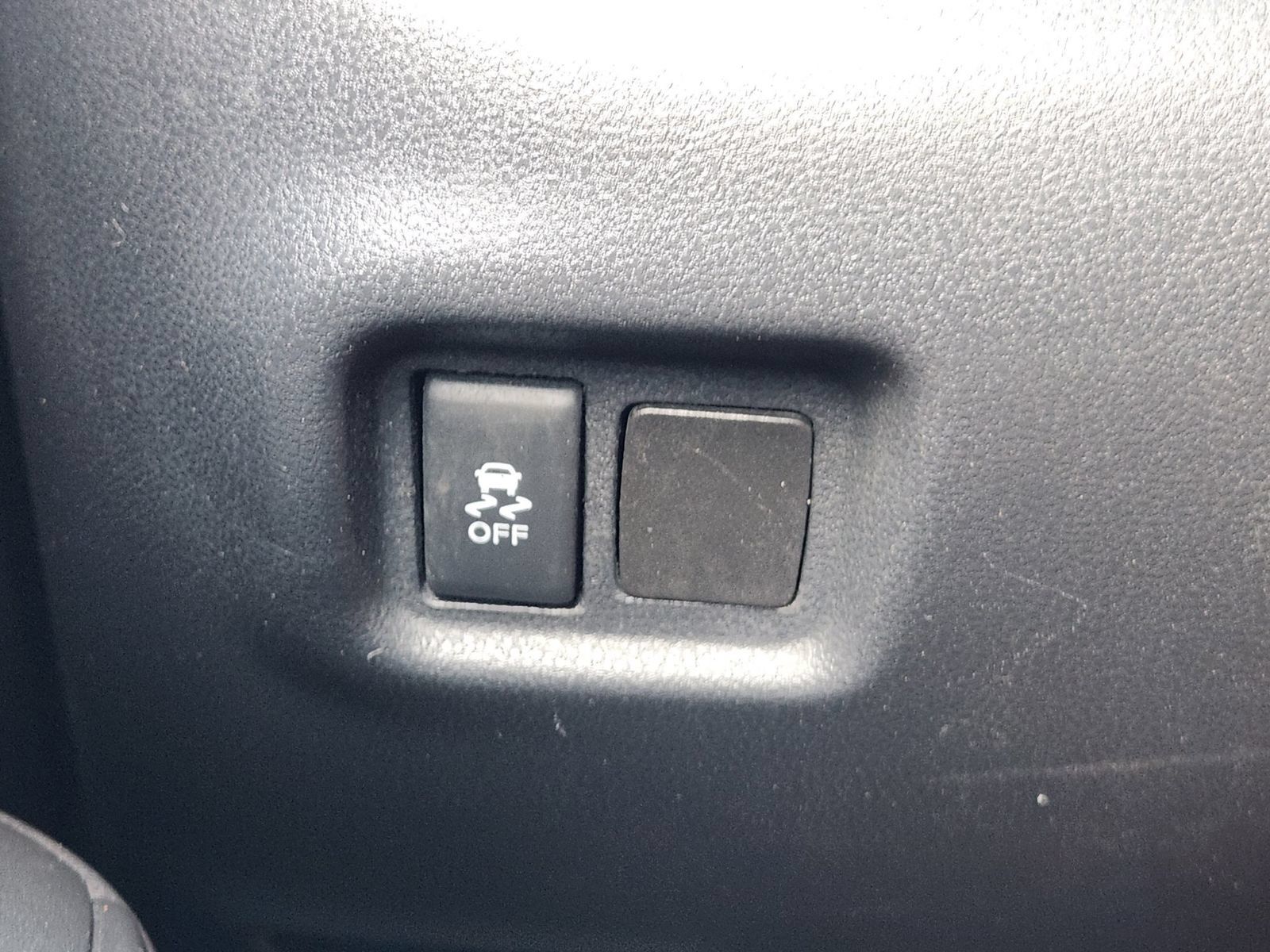 Used 2014 Nissan Versa SV FWD image 20