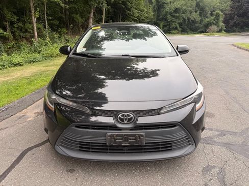 Used 2023 Toyota Corolla LE FWD image 3