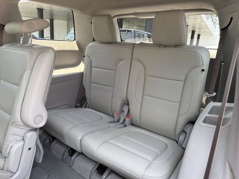 Used 2017 GMC Acadia SLT FWD image 29