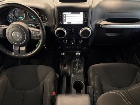 Used 2017 Jeep Wrangler Unlimited Sahara w/ Connectivity Group AWD/4WD image 25
