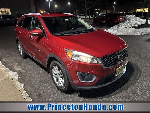 Used 2017 Kia Sorento LX w/ LX Convenience Package image 1